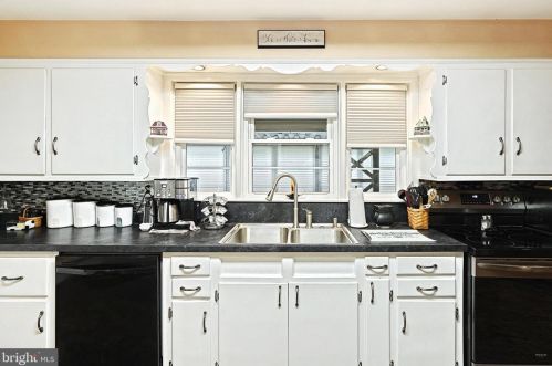 121 Blooming Grv Rd, Hanover PA 17331-8534 exterior