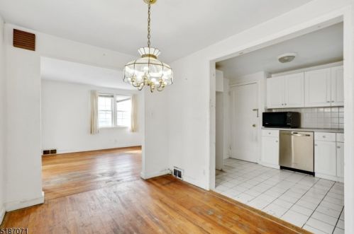 40 Mapes Ave, Springfield, NJ 07081-3218