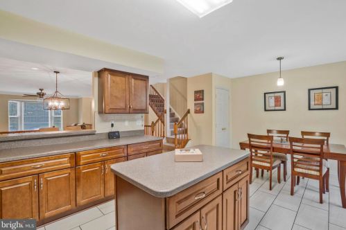 8858 Eagle Rock Ln, Springfield VA  22153-1727 exterior
