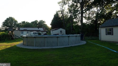 404 Oak Dr, Somerdale, NJ 08083-1920