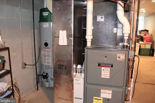 1954 Pickering Trl, Lancaster PA exterior