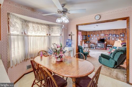 11 Cavalier Dr, Trenton NJ  08619-1357 exterior