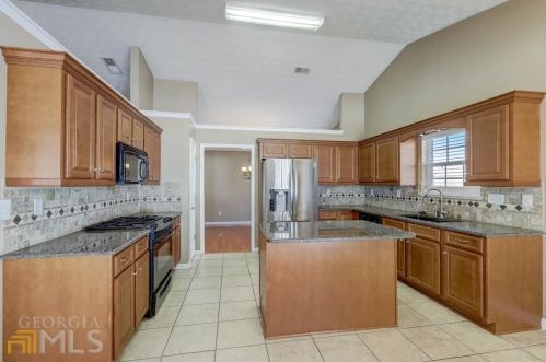 200 Meadowbrook Ct, Porterdale, GA 30016-3049
