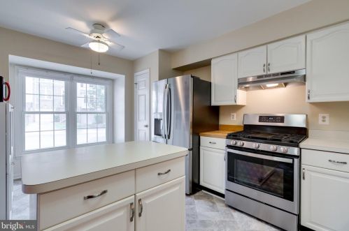 8725 Stone Hill Pl, Springfield VA  22153-1718 exterior