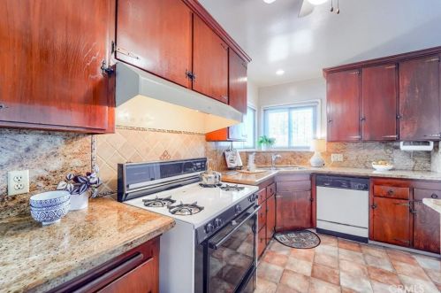 10708 5th Ave, Inglewood, CA 90303-1647