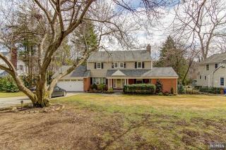 175 Beechwood Rd, Ridgewood, NJ 07450-2304