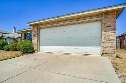 5017 River Rock Blvd, Fort Worth TX  76179-7301 exterior