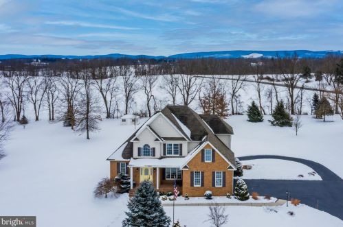 5 Linden Dr, Carlisle PA 17015-6906 exterior