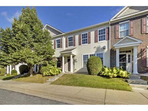 1058 Traditions Trl, Chaska, MN 55318-5406