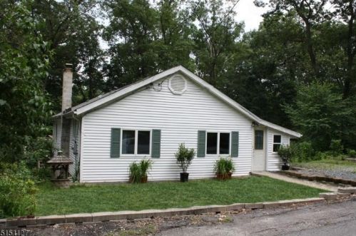 29 Roosevelt Trl, Hopatcong, NJ 07843-1531