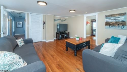 110 Chrystal St, Dover NJ  07801-5300 exterior