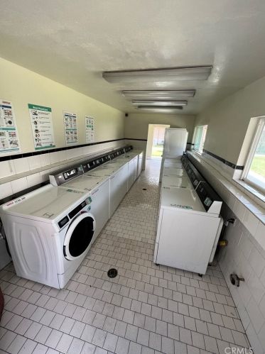 521 Lyon St, Santa Ana CA  92701-7301 exterior