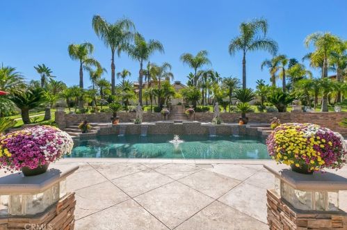 18003 Green Orchard Pl, Riverside CA  92508-8743 exterior