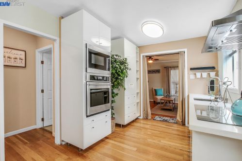 1567 Plaza Dr, San Leandro CA  94578-1968 exterior