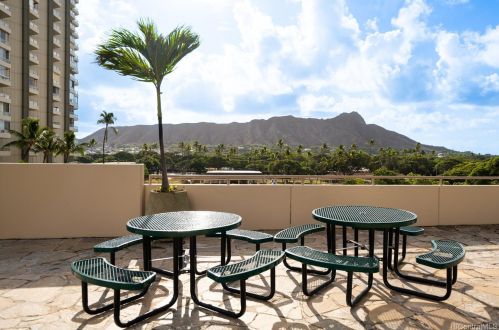 229 Paoakalani Ave, Honolulu HI 96815-3764 exterior