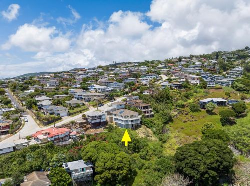 1717 Iwi Way, Honolulu HI  96816-3826 exterior