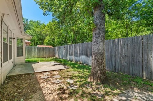 2431 Arbor Ct, Irving TX  75060-6568 exterior