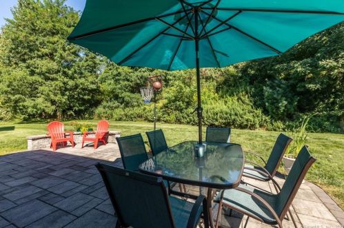 39 Steeple View Dr, Ellington CT  exterior