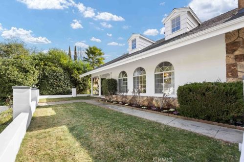 1851 Greenbriar Rd, Glendale CA  91207-1064 exterior