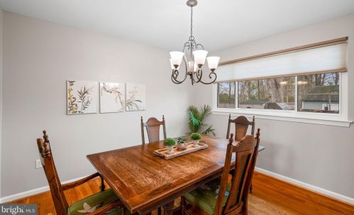 8811 Kenilworth Dr, Springfield VA  22151-1103 exterior