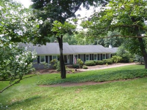 8 Glen Eagles Dr, Bridgewater, NJ 08807-1340