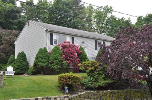 22 Essex Rd, Greenwich CT  06831-4135 exterior