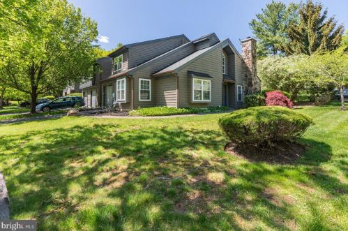 25 Chestnut Ct, Princeton, NJ 08540-1800