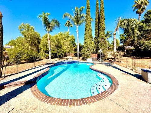 16685 Bonanza Dr, Riverside CA  92504-5706 exterior