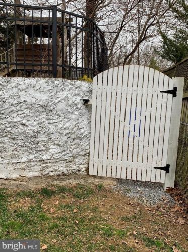 10607 Cavalier Dr, Silver Spring MD 20901-1628 exterior