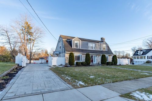 23 Wood St, Nashua, NH 03064-1928