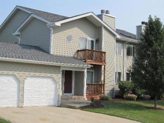 1556 Stonehenge Dr, Sycamore, IL 60178-2647