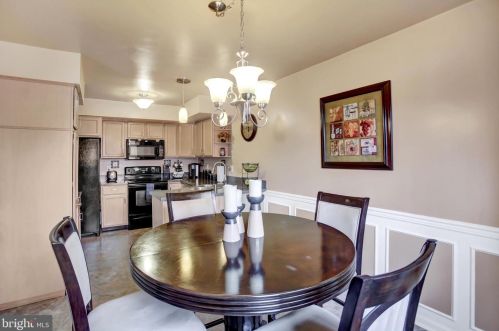 16 Mill Pond Dr, Lancaster PA  17603-7411 exterior