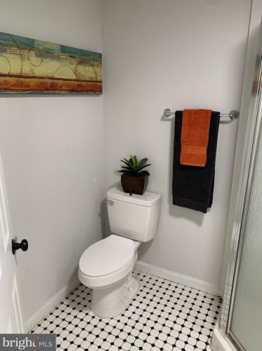 9407 Colesville Rd, Silver Spring MD 20901-4819 exterior