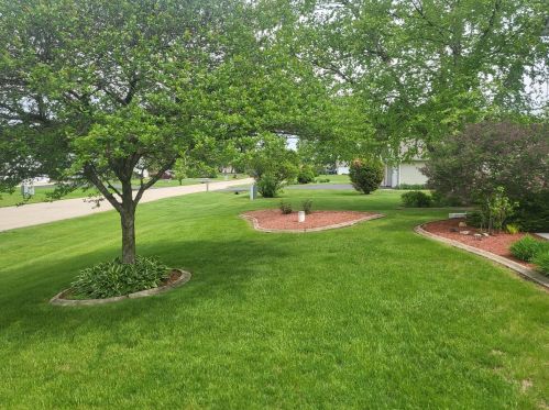 962 Rockhampton Dr, Rockford, IL 61102-5604