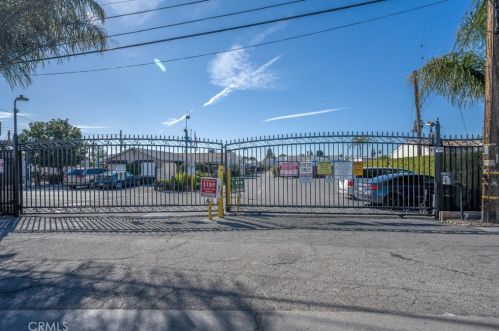 7560 Woodman Pl, Van Nuys CA  91405-1555 exterior