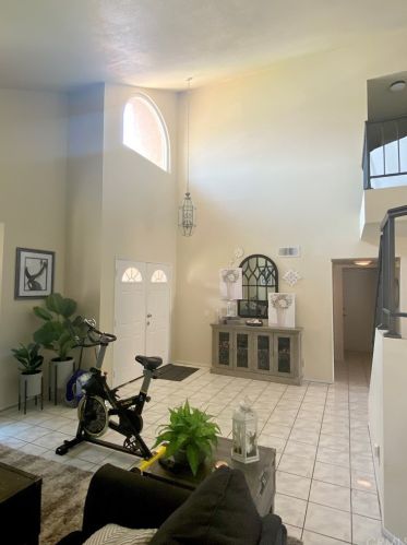 552 Beechwood Ave, Rialto, CA 92376-4702
