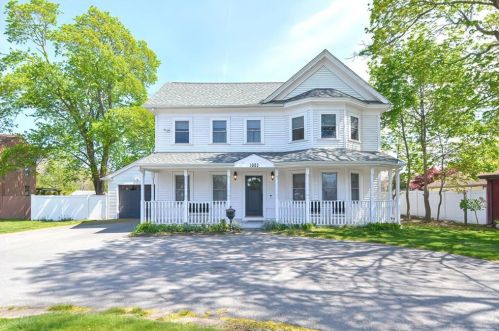 1083 Main Ave, Warwick, RI 02886-1940