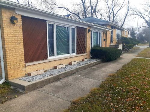 19 146th St, Chicago, IL 60827-2852
