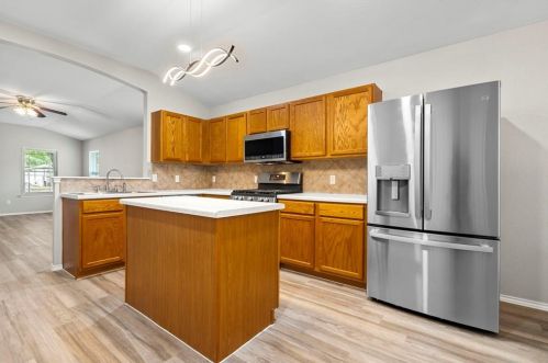 105 Rodeo Cv, Uhland TX 78640-5577 exterior