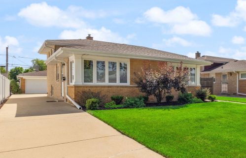7263 Breen St, Niles, IL 60714-2203