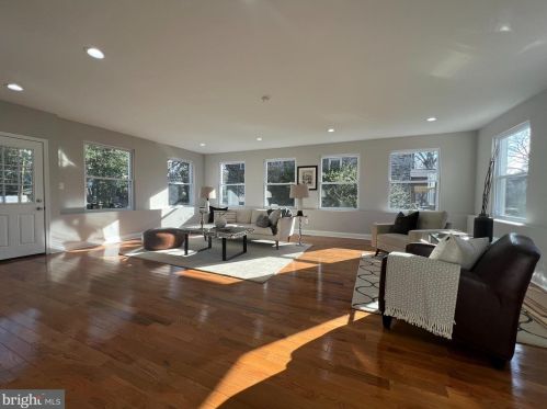 6805 11 St, Philadelphia PA 19147-1244 exterior