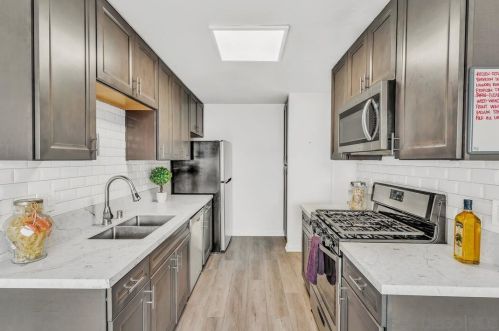 1211 Mariposa Ct, Vista CA  92084-3445 exterior