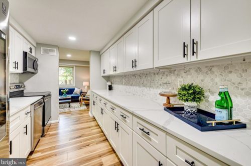 5838 Kara Pl, Springfield VA  22015-3327 exterior