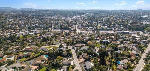 915 Alta Vista Dr, Vista CA  92084-5517 exterior