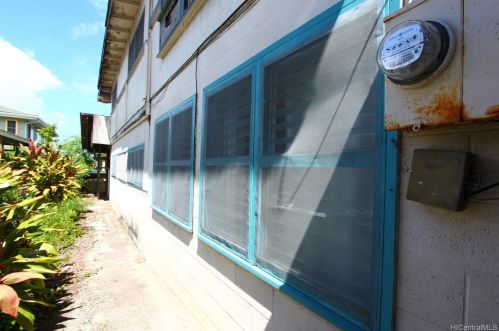 1607 Machado St, Honolulu HI  96819-3728 exterior