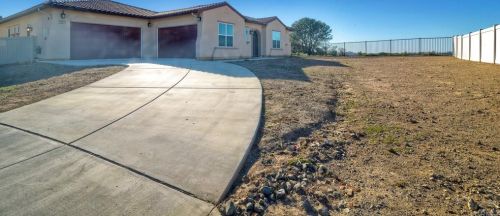 1833 Sugarbush Dr, Vista, CA 92084