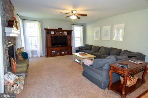 16534 Louisville Pl, Woodbridge VA  22191-4452 exterior