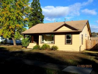 648 Palm St, Medford, OR 97501-2537