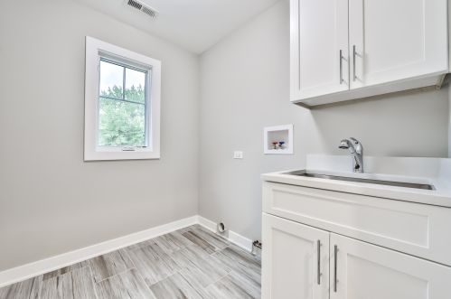 516 64th St, Willowbrook IL  60527-1812 exterior