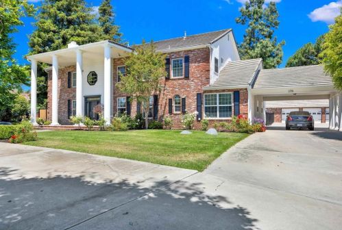 1156 Sugarbush Dr, Vista CA 92084-7464 exterior